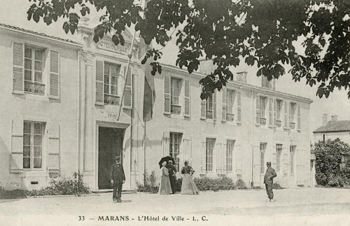 Marans - L'Hôtel de Ville. Marais poitevin