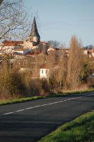 5892 Saint-Denis-du-Payré - En arrivant par la route de Saint-Michel-en-l'Herm. Marais poitevin 
