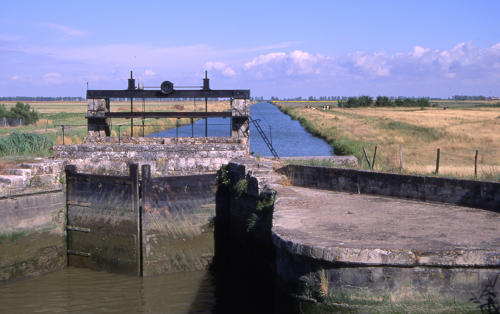 Les écluses du Brault sur le Canal de la Banche. Marais poitevin