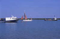 195 Le Boucholeur, au milieu des bateaux mytilicoles dans le Port du Pavé. Marais poitevin 