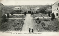 375 La cour d'honneur du Collège Richelieu à Luçon. Marais poitevin 