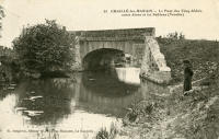 551 Chaillé-les-Marais, le Pont des Cinq-Abbés entre Aisne et le Sableau. Marais poitevin 