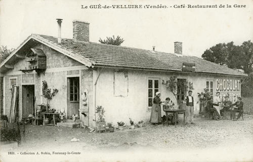 Le Gué-de-Velluire, Café restaurant de la Gare. Marais poitevin