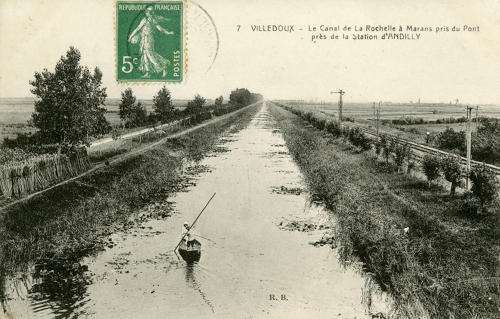 Villedoux. Le Canal de la Rochelle à Marans pris du pont, près de la Sation d'Andilly