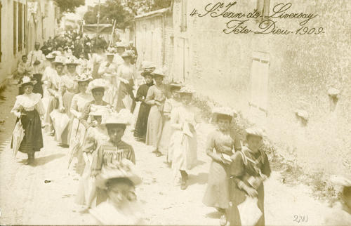 Fête Dieu 1909 à Saint-Jean-de-Liversay. Marais poitevin