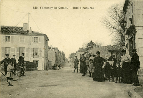 La rue Tiraqueau à Fontenay-le-Comte. Marais poitevin