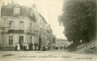 644 Fontenay-le-Comte – La Place Viète à la route de La Chataigneraie. Le café de la Porte Saint-Michel. Marais poitevin 