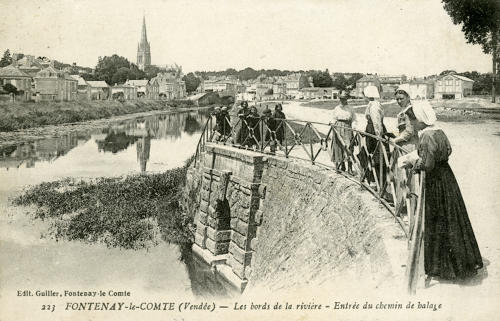 Fontenay-le-Comte – Les bords de la Vendée, l'entrée du chemin de halage. Marais poitevin