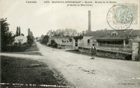687 Mareuil-sur-Lay – Entrée du bourg, route de La Roche-sur-Yon. A droite la Beurrerie. 