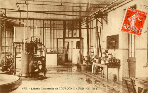 Intérieur de la Laiterie coopérative de Courçon-d'Aunis. Marais poitevin