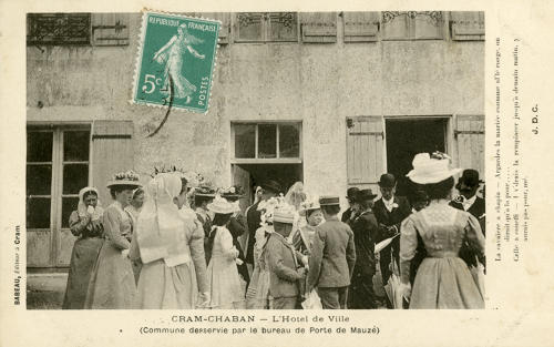 Mariage devant l'Hôtel de Ville de Cram-Chaban. Marais poitevin