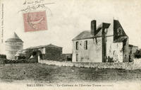 821 Nalliers – Le Château de l'Ilot-les-Tours en ruine. Marais poitevin 