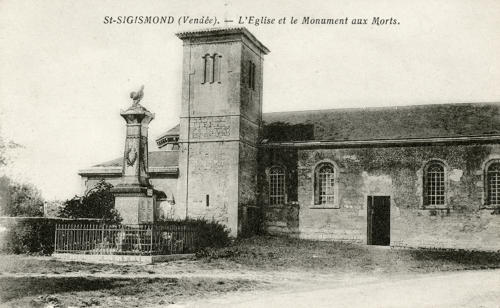 Saint-Sigismond – L'Eglise et le Monument aux morts. Marais poitevin