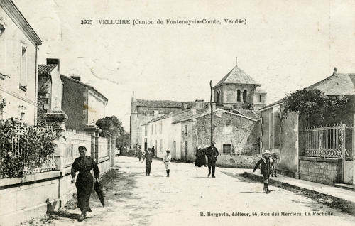 Velluire – Le bourg. Marais poitevin