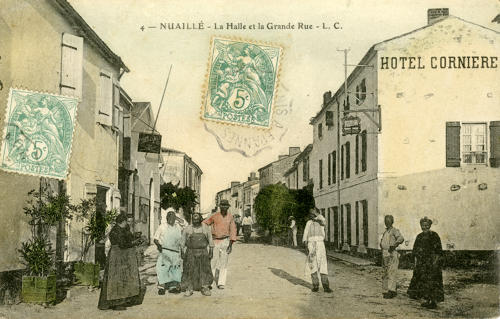 Nuaillé-d'Aunis, la Halle et la Grande Rue. Marais poitevin