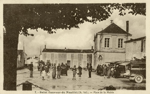 Saint-Sauveur-de-Nuaillé – Place de la Mairie