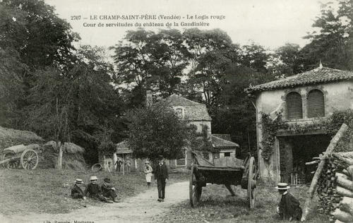 Le Champ-Saint-Père – Le Logis rouge, Cour de servitude du Château de la Gaudinière