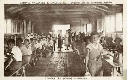 Longeville-sur-Mer – Camp de vacances de l'Alouette – Organisé par les Assurances sociales – Le réfectoire
