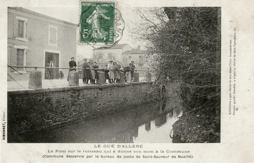 Le Gué-d'Alleré – le Pont sur le ruisseau qui a donné son nom à la commune