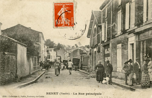 Benet - La Rue principale. Marais poitevin
