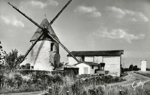 Maillezais - Le Moulin de Bouteline. Marais poitevin