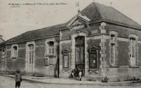 1252 Grues - L'Hôtel de Ville et la Salle des fêtes. Marais poitevin 