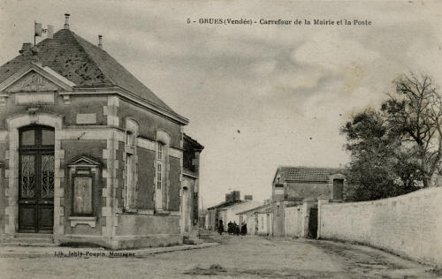 Grues - Carrefour de la Mairie et la Poste. Marais poitevin