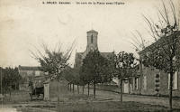 1271 Grues - Un coin de la Place avec l'Eglise. Marais poitevin 