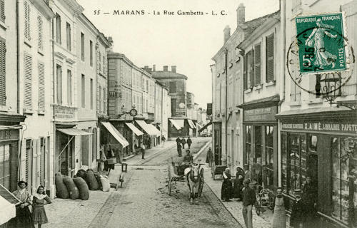 Marans - la Rue Gambetta. Marais poitevin