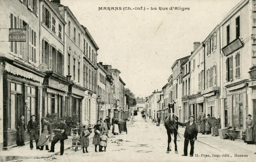 Marans - la Rue d'Aligre. Marais poitevin