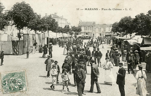 Marans - Place du Château. Marais poitevin
