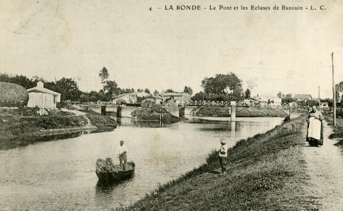 La Ronde - Le Pont et les Ecluses de Bazoin. Marais poitevin