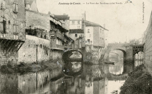 Fontenay-le-Comte - Le Pont des Sardines côté Nord. Marais poitevin