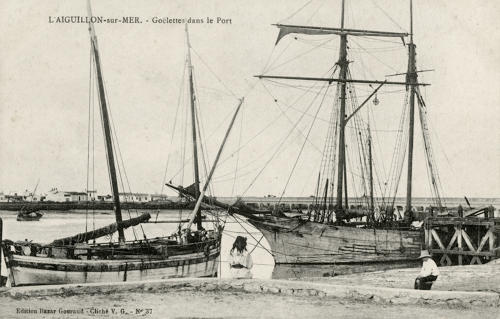 L'Aiguillon-sur-Mer - Goélettes dans le port. Marais poitevin