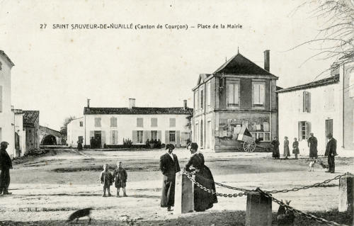 Saint-Sauveur-d'Aunis - Place de la Mairie. Marais poitevin