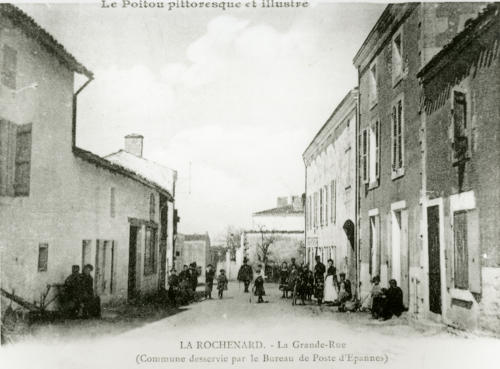 La Rochenard - La Grande-Rue. Marais poitevin