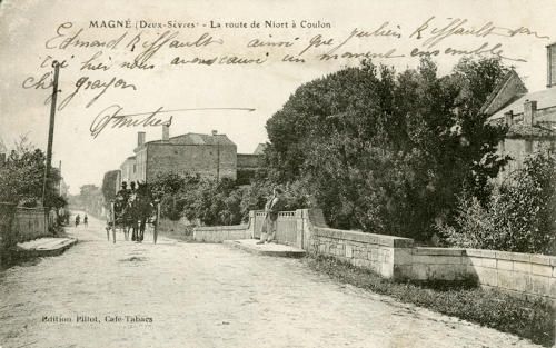 Magné - La route de Niort à Coulon. Marais poitevin