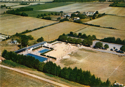 Saint-Sauveur-d'Aunis - La piscine et le complexe sportif. Marais poitevin