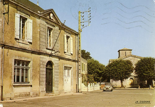 Saint-Sauveur-d'Aunis - L'Eglise et la Marie. Marais poitevin