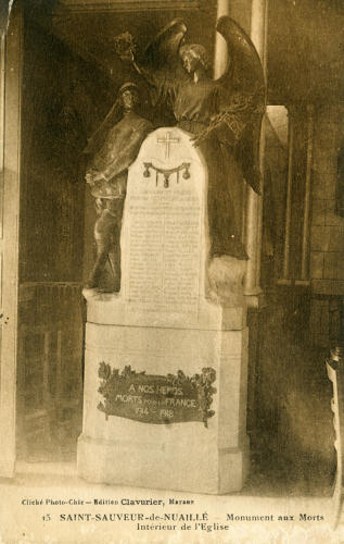 Saint-Sauveur-d'Aunis - Le Monument aux morts à l'intérieur de l'Eglise. Marais poitevin