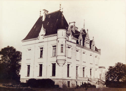Nieul-sur-l'Autize - Le Château de Denant. Marais poitevin