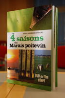 2338 Fontenay-le-Comte. Dédicace livre et DVD 4 saisons du Marais poitevin 