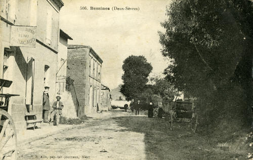 Bessines - Le bourg. Marais poitevin