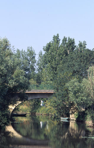 Le Gué-de-Velluire - La pont sur la Vendée. marais poitevin