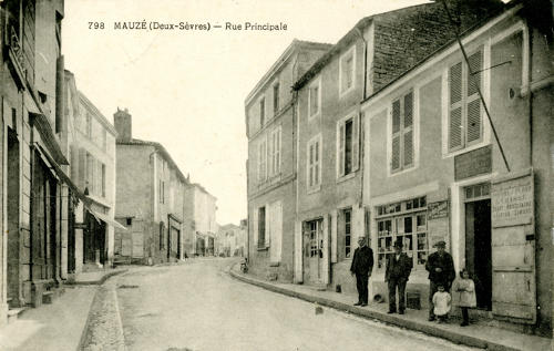 Mauzé-sur-le-Mignon - Rue Principale. Marais poitevin