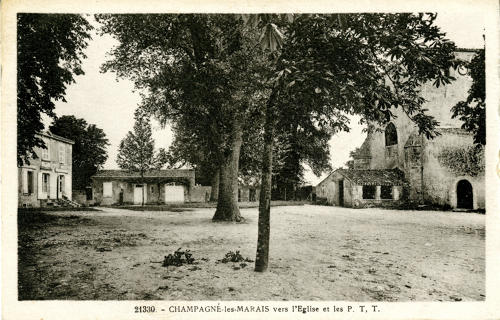 Champagné-les-Marais - Vers l'Eglise et les PTT. Marais poitevin