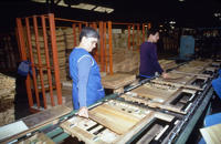 3631 Maillé - Fabrication d'emballage en peuplier à l'usine Richard. Marais poitevin 