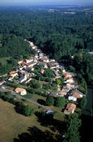 3792 Sansais - Vue aérienne du village de La Garette. Marais poitevin 