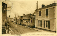 3829 La Taillée - La Grande-Rue et la Mairie. Marais poitevin 