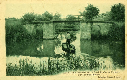 La Taillée - Le Pont du Gué-de-Velluire sur la rivière Vendée. Marais poitevin
